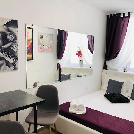 Central Petit Room Braşov Esterno foto