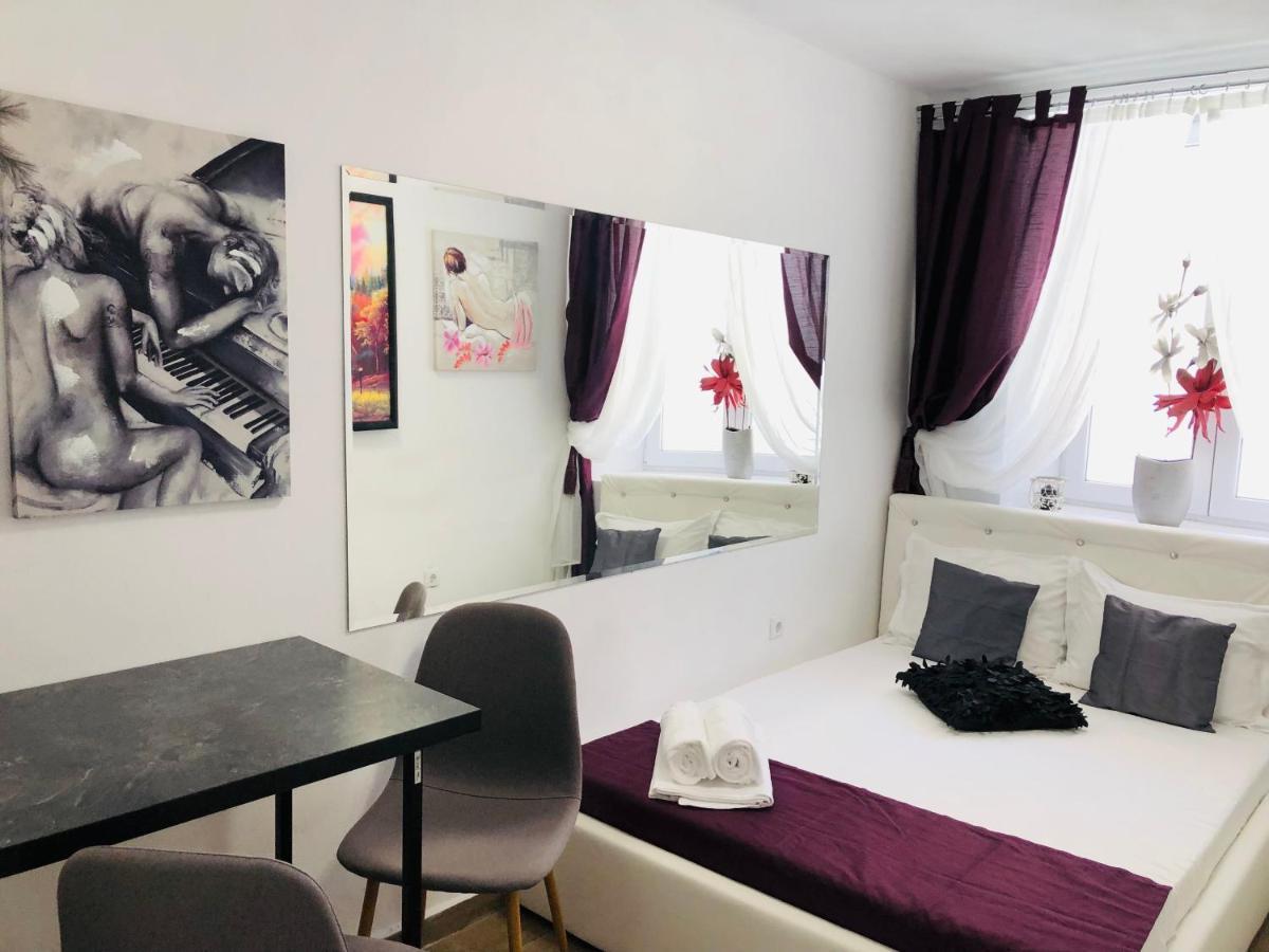 Central Petit Room Braşov Esterno foto